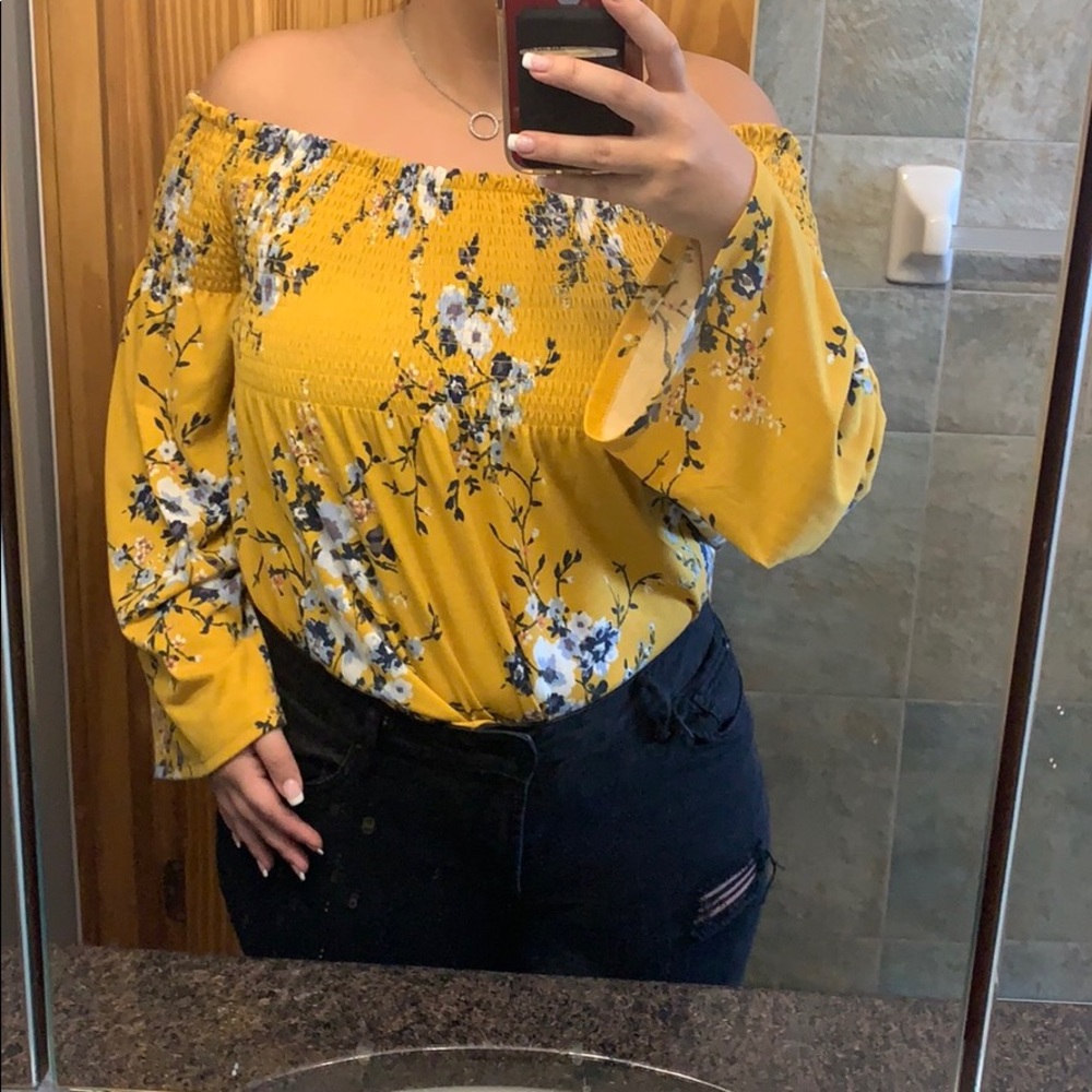 Top - Picture 2 of 2